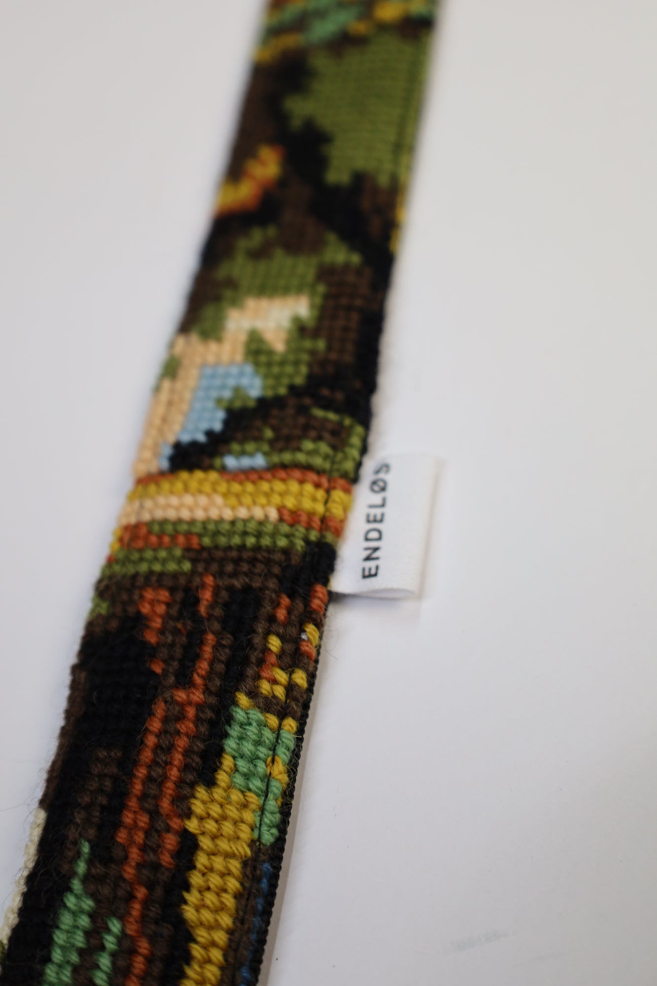 Duurzame strap met een kunstzinnige weergave van het boerenleven, perfect voor het toevoegen van persoonlijkheid aan je accessoires.