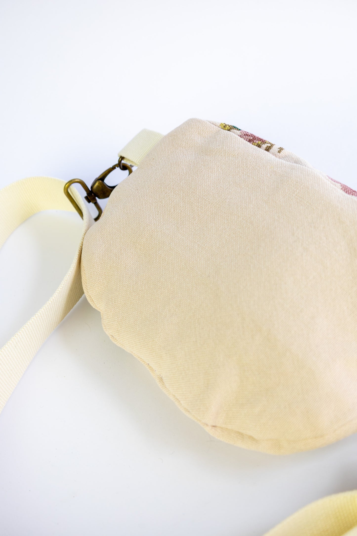 Zoe bag – tas van vintage borduurwerk - roze bloem