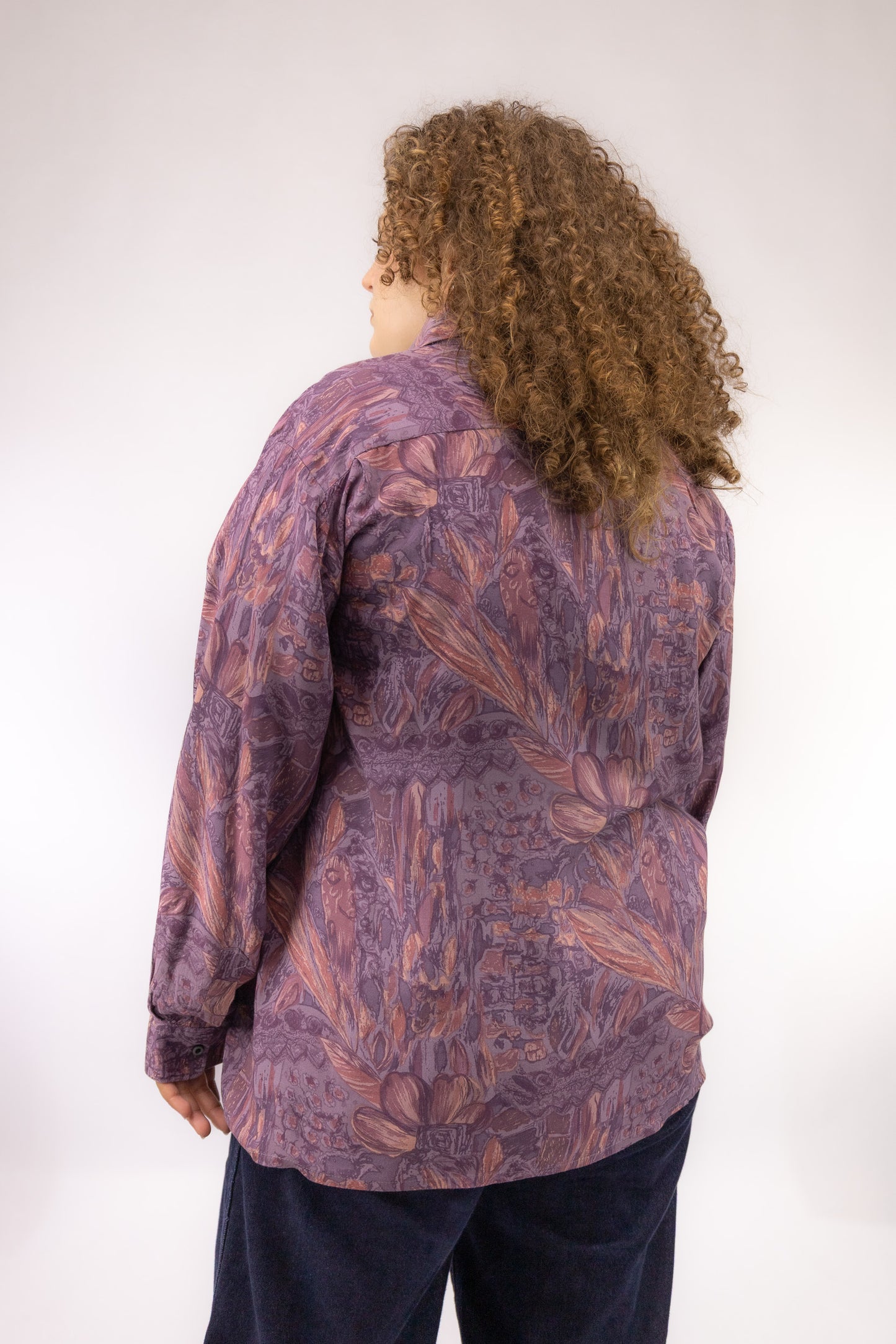 vintage blouse viscose achterkant roze paars oversized pasvorm