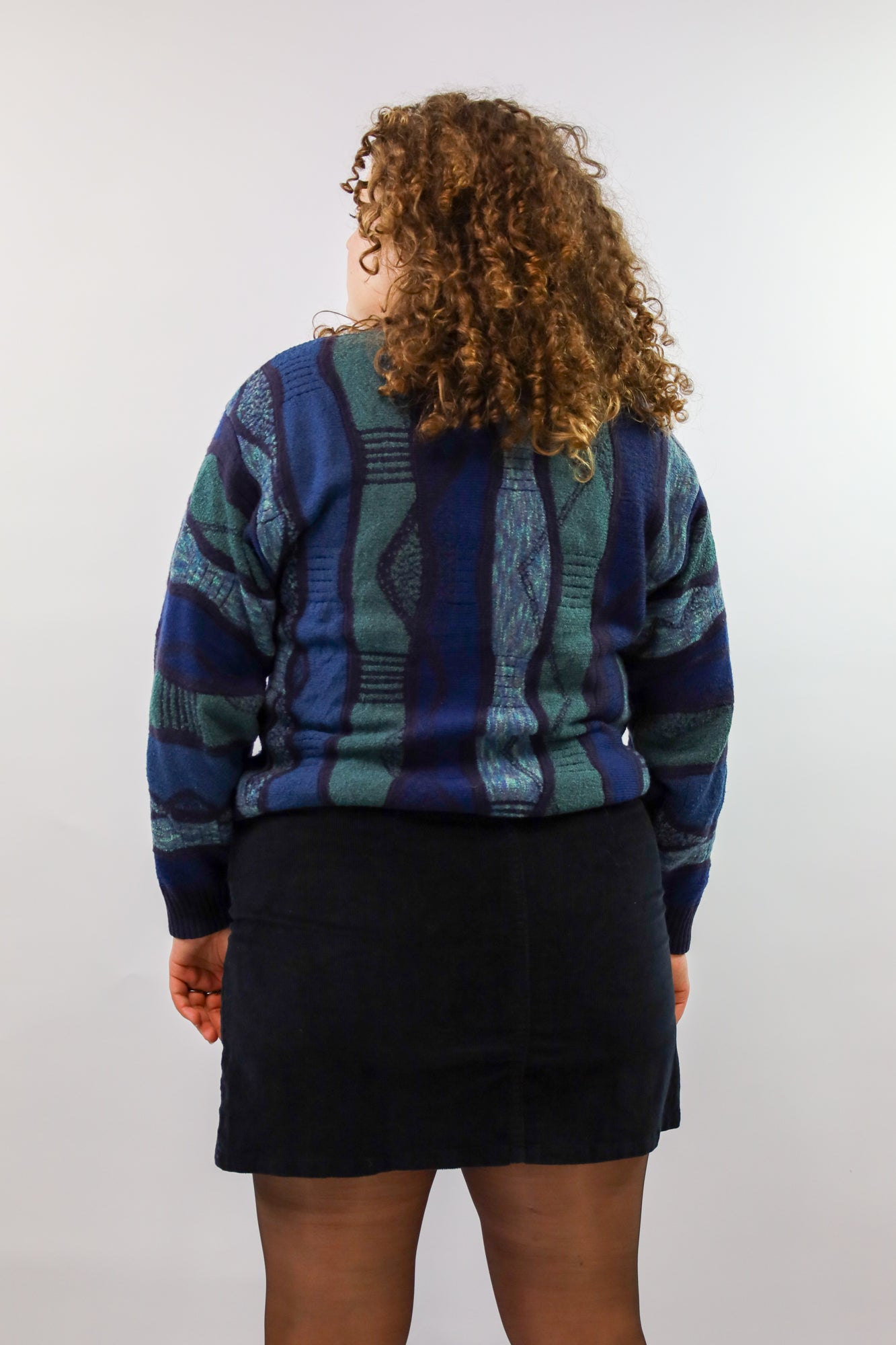 (EN) Unique vintage knit sweater in Coogi-inspired colorful design.
(NL) Unieke vintage gebreide trui in Coogi-geïnspireerd kleurrijk design.