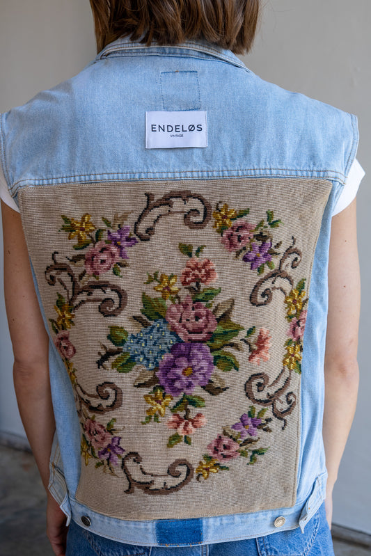 Remade gilet met borduurwerk - Bloemen -L/XL