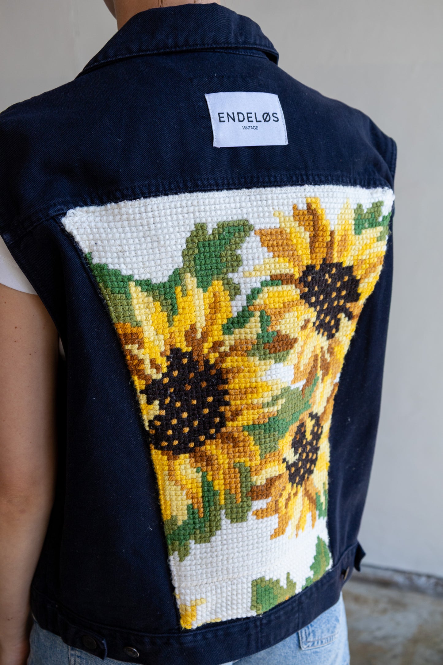 Remade gilet met borduurwerk - Zonnebloem - S/M