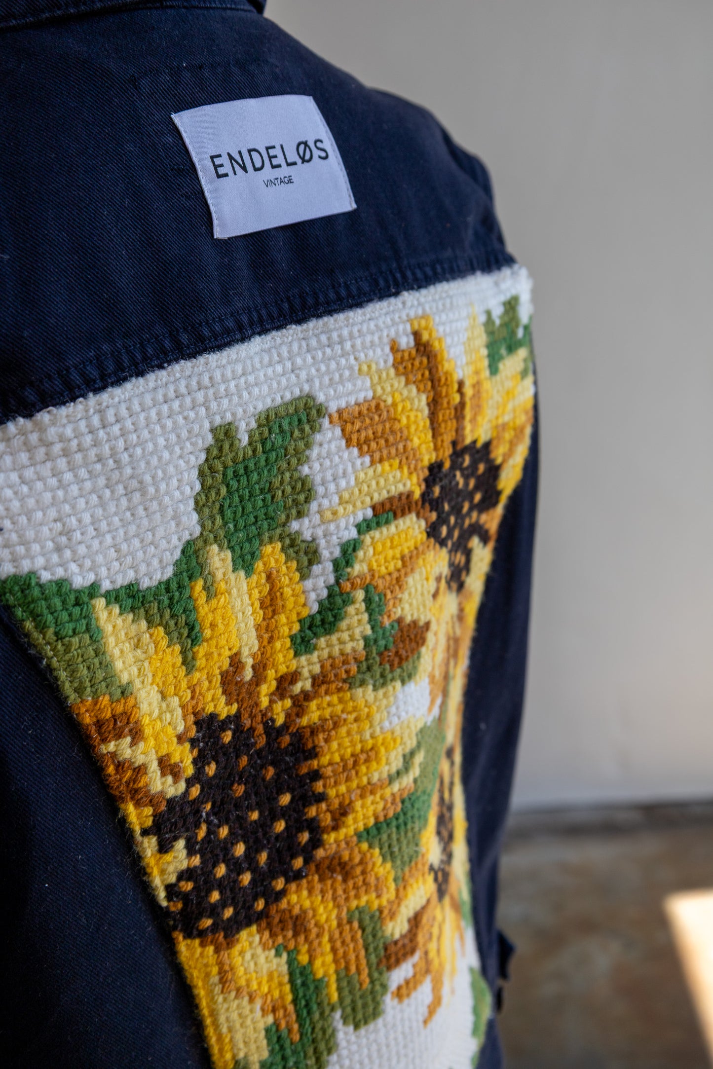 Remade gilet met borduurwerk - Zonnebloem - S/M