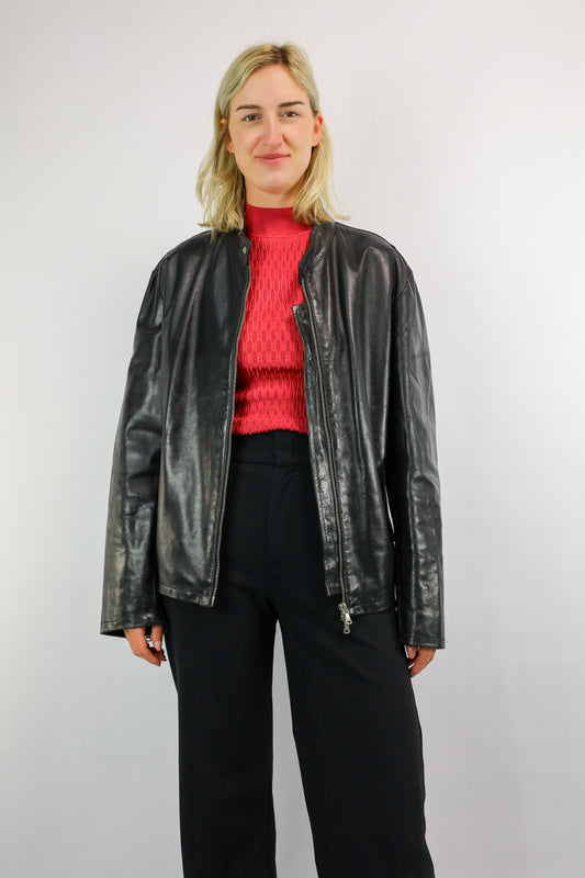 Perfecte zwarte leren vintage jas met dubbel deelbare rits en steekzakken