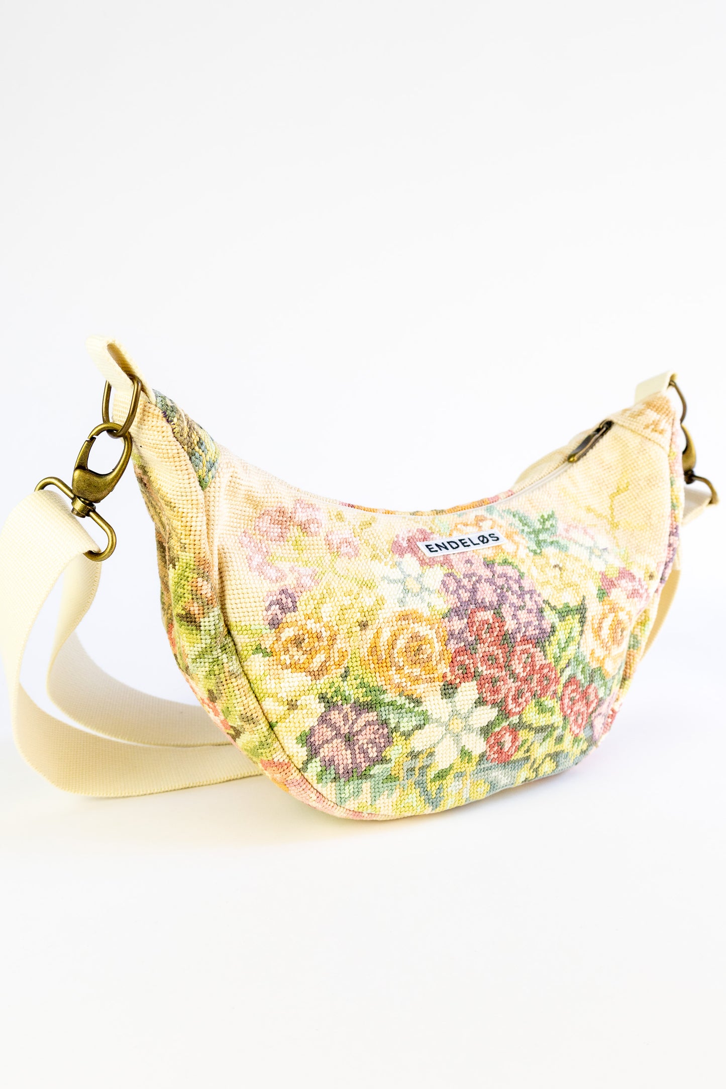 Lola bag M – tas van vintage borduurwerk -wild bloei