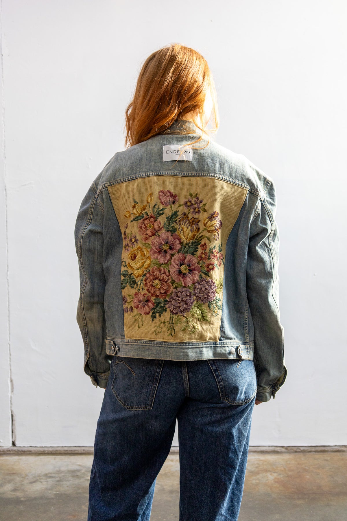Remade jacket met borduurwerk - bloemen - M