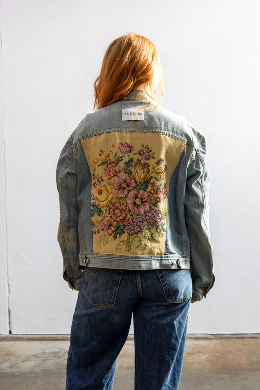 Remade jacket met borduurwerk - bloemen - M