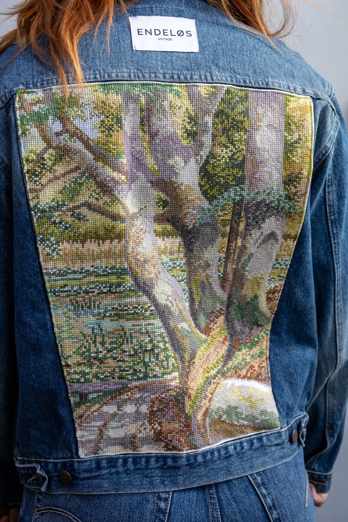 Remade jacket met borduurwerk - het bos - L