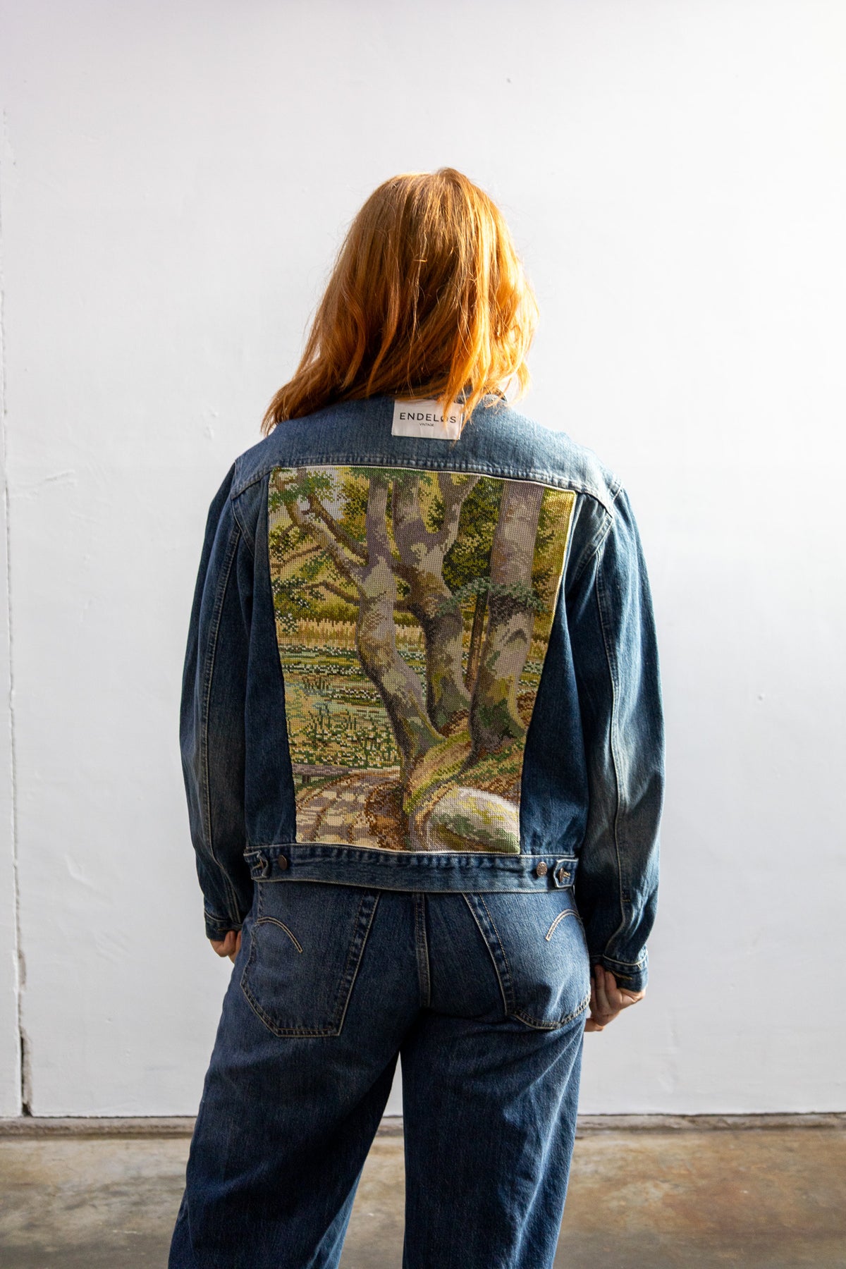 Remade jacket met borduurwerk - het bos - L