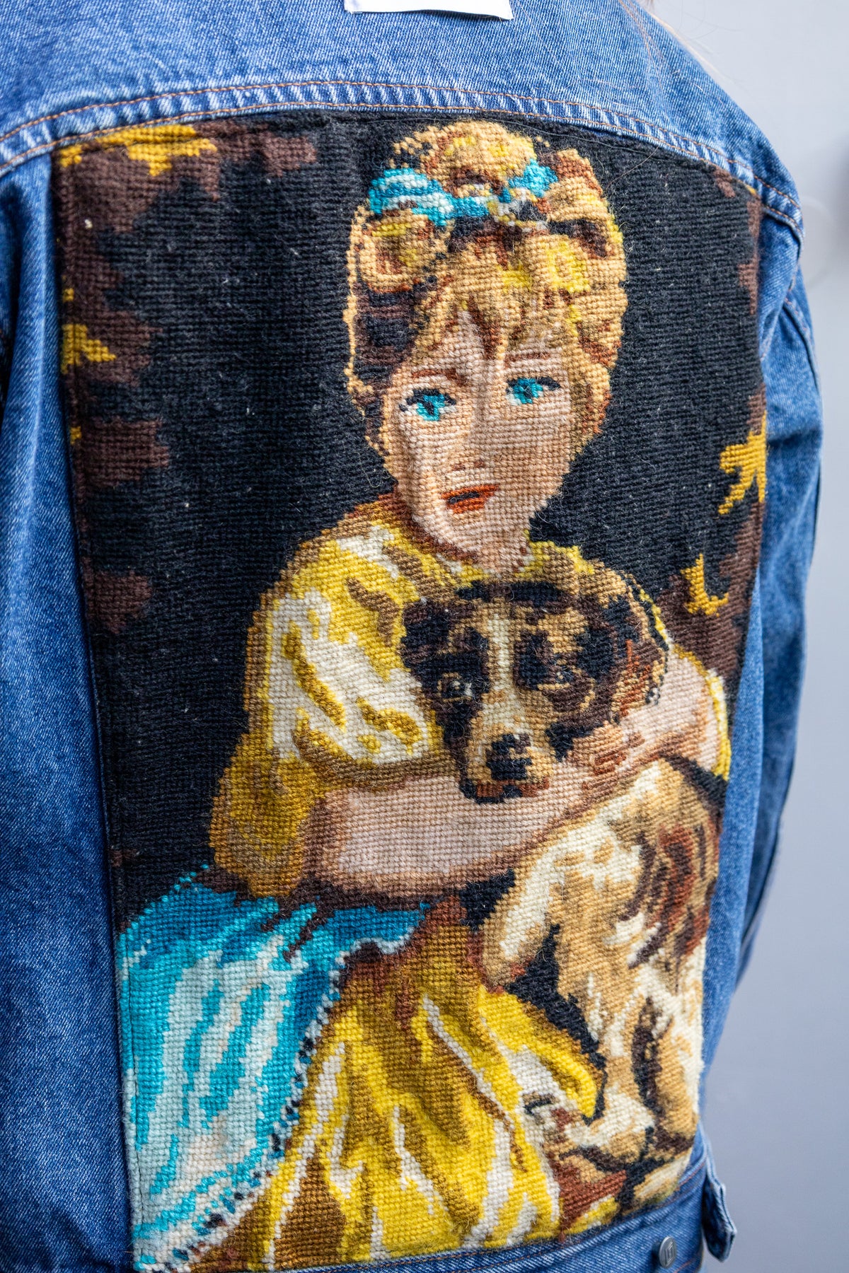 Remade jacket met borduurwerk - meisje met hond - L