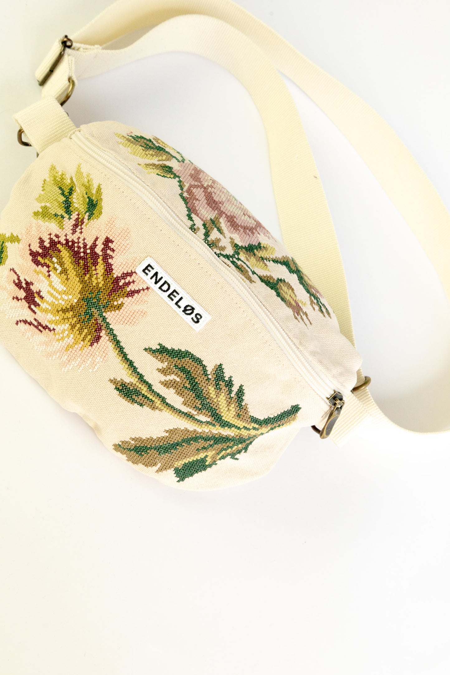 Zoe bag – tas van vintage borduurwerk - roze bloem