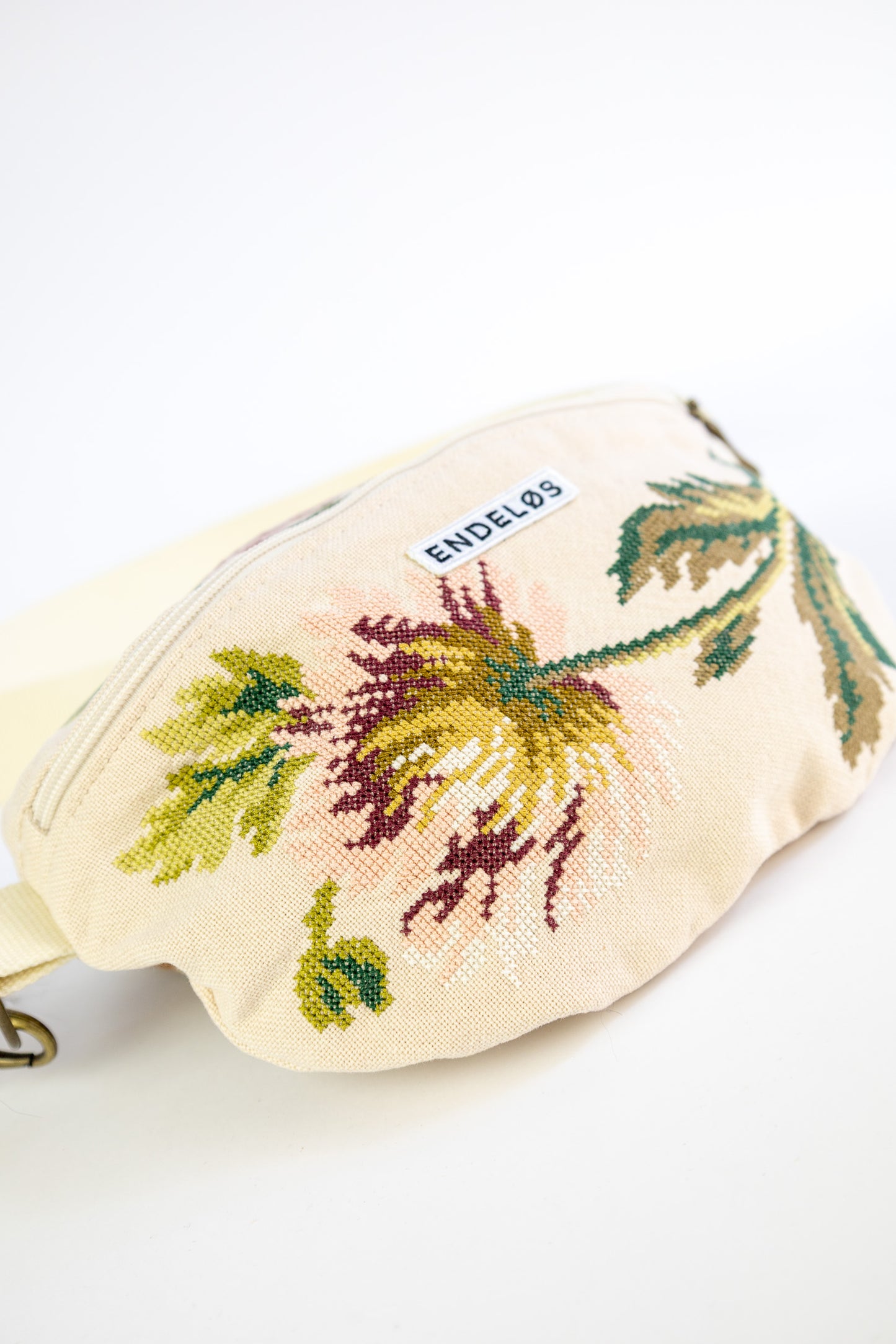 Zoe bag – tas van vintage borduurwerk - roze bloem