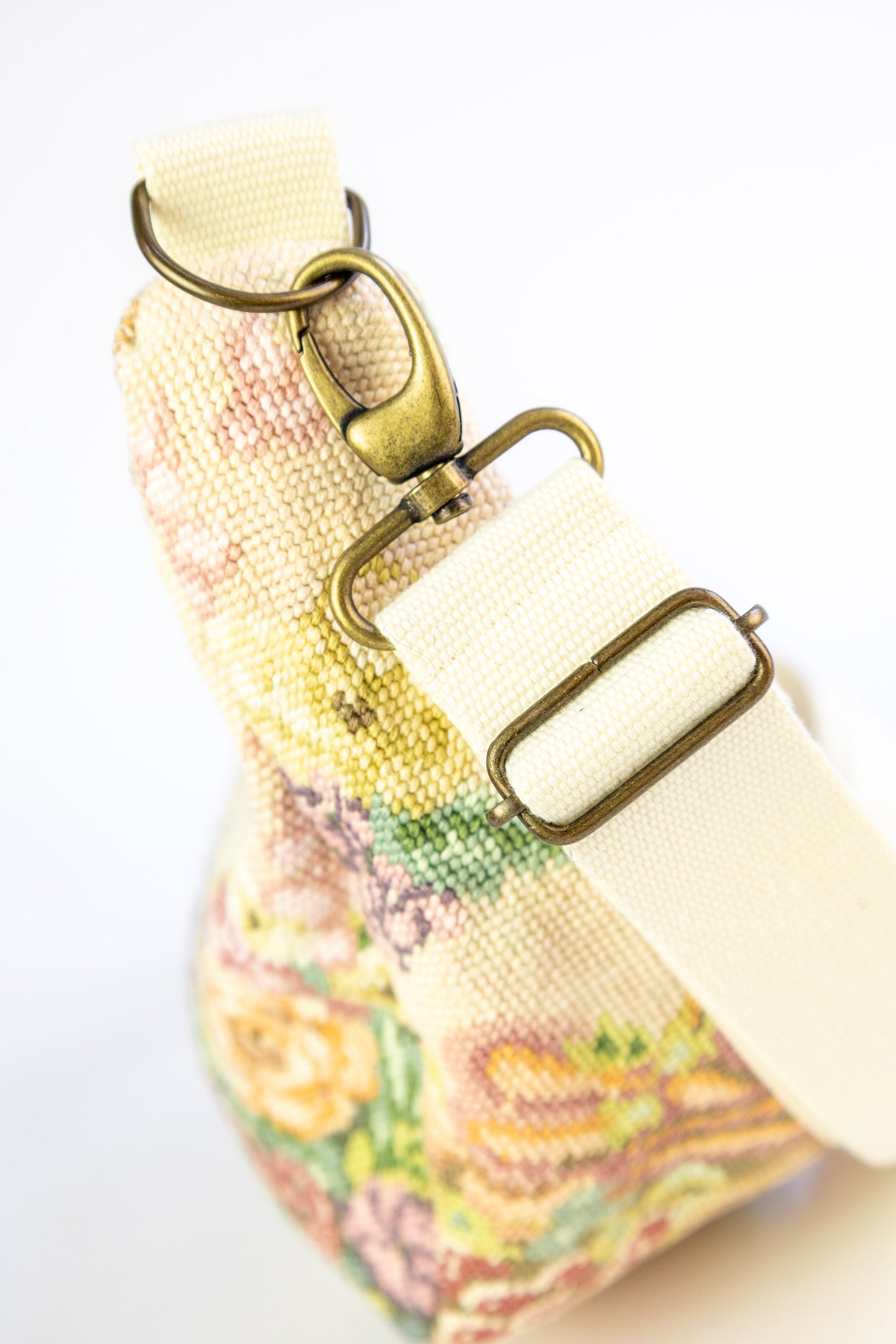 Lola bag M – tas van vintage borduurwerk -wild bloei