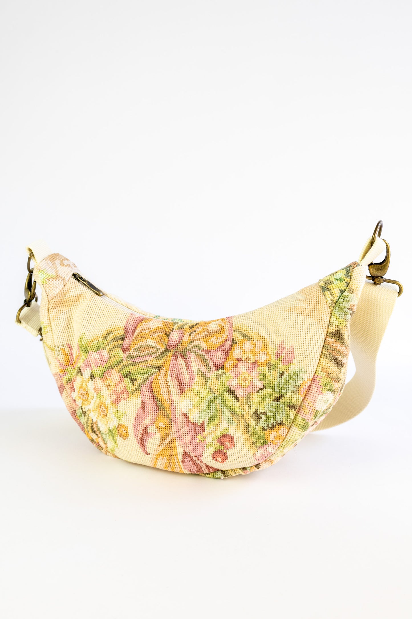 Lola bag M – tas van vintage borduurwerk -wild bloei