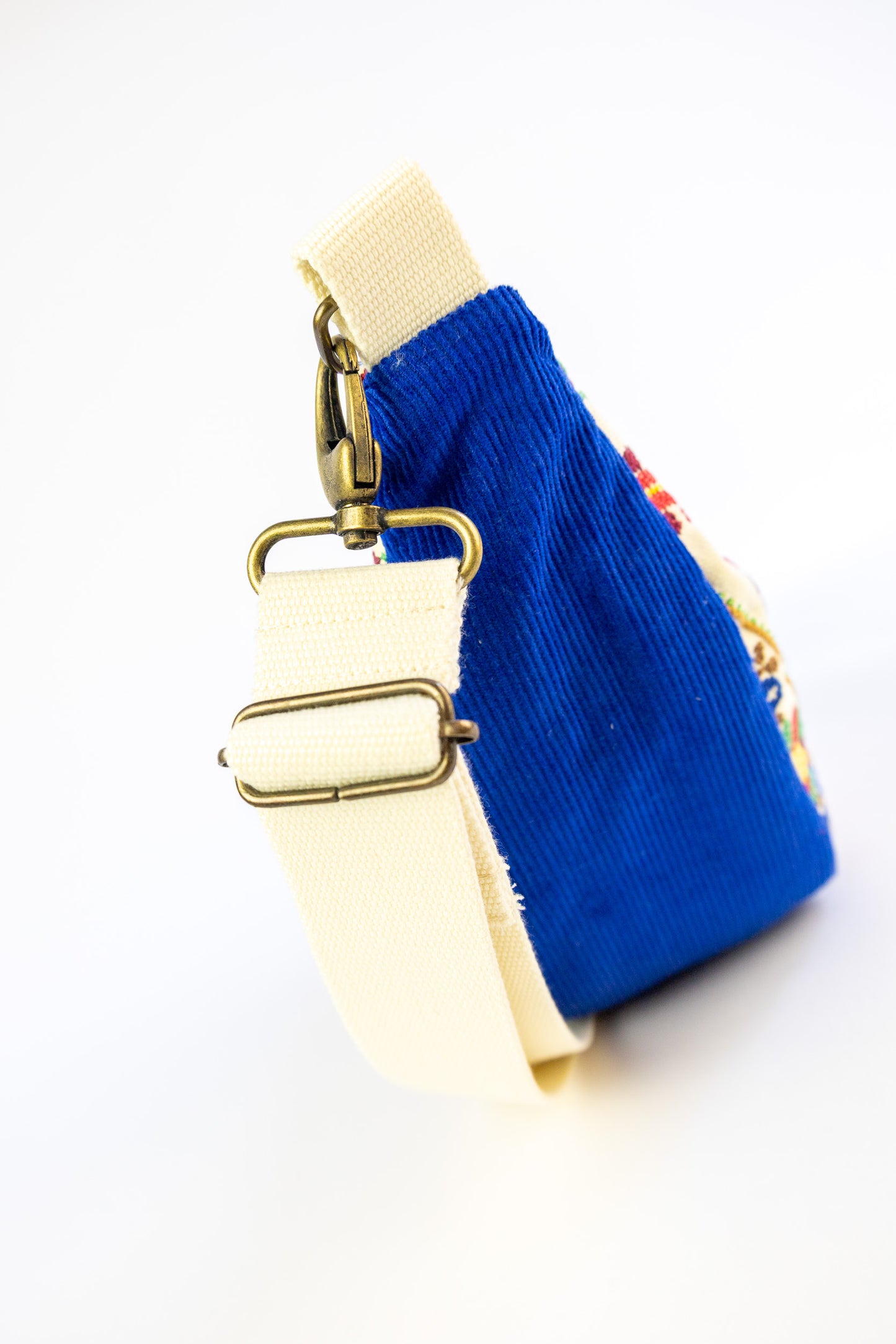 Lola bag M – tas van vintage borduurwerk - kruissteek boeket