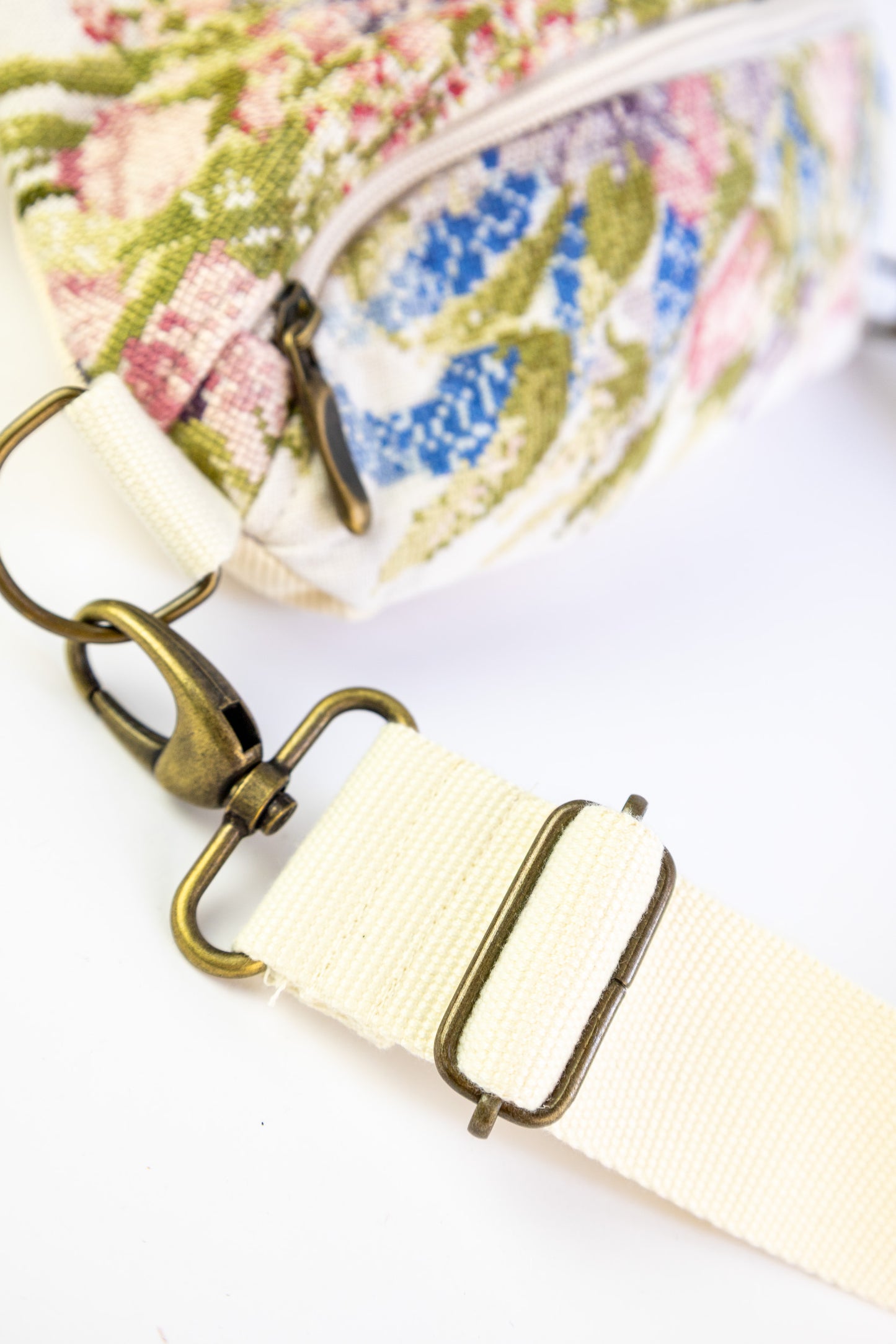 Zoe bag – tas van vintage borduurwerk - wild bloei