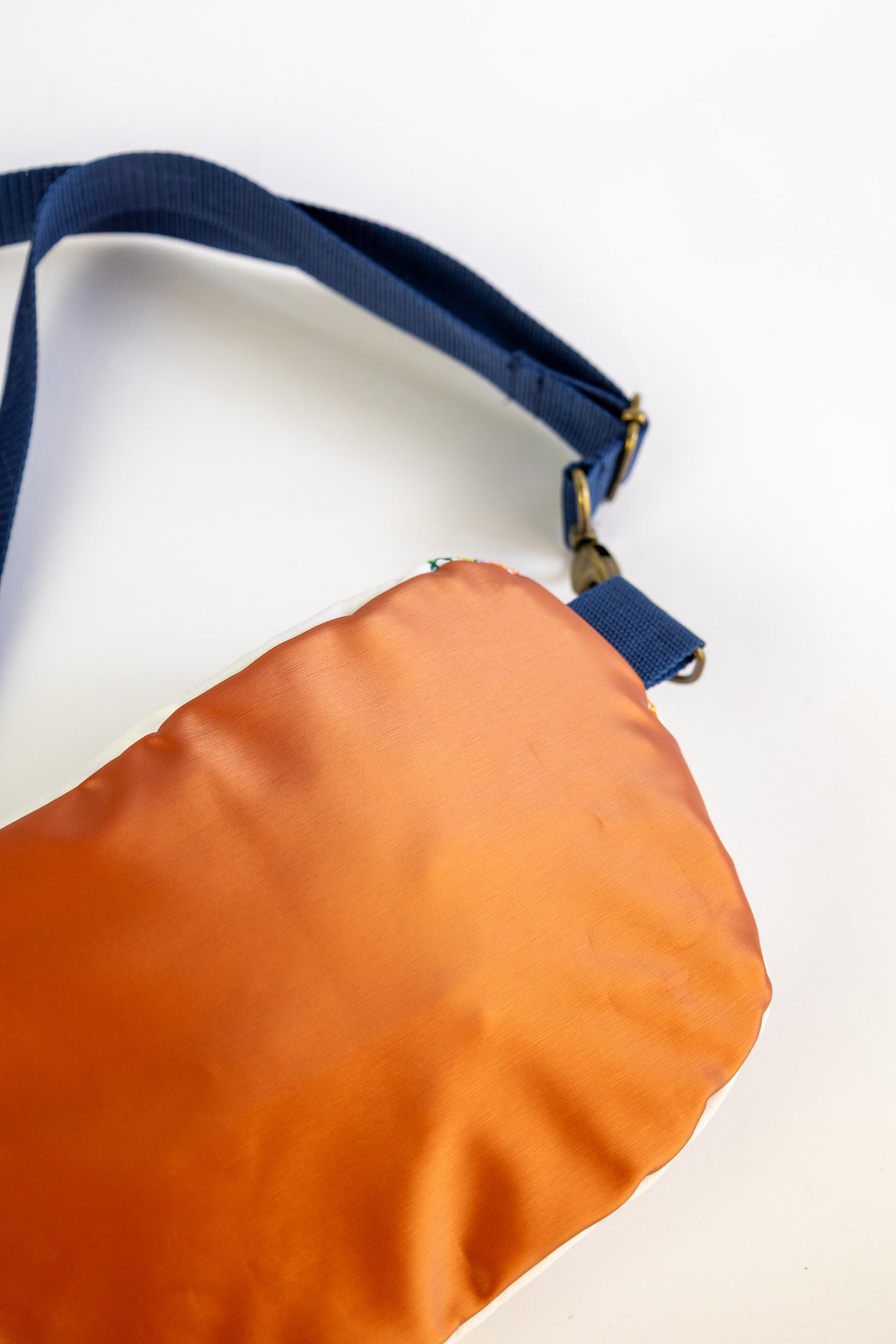 Zoe bag – tas van vintage borduurwerk - kruisstreek boeket