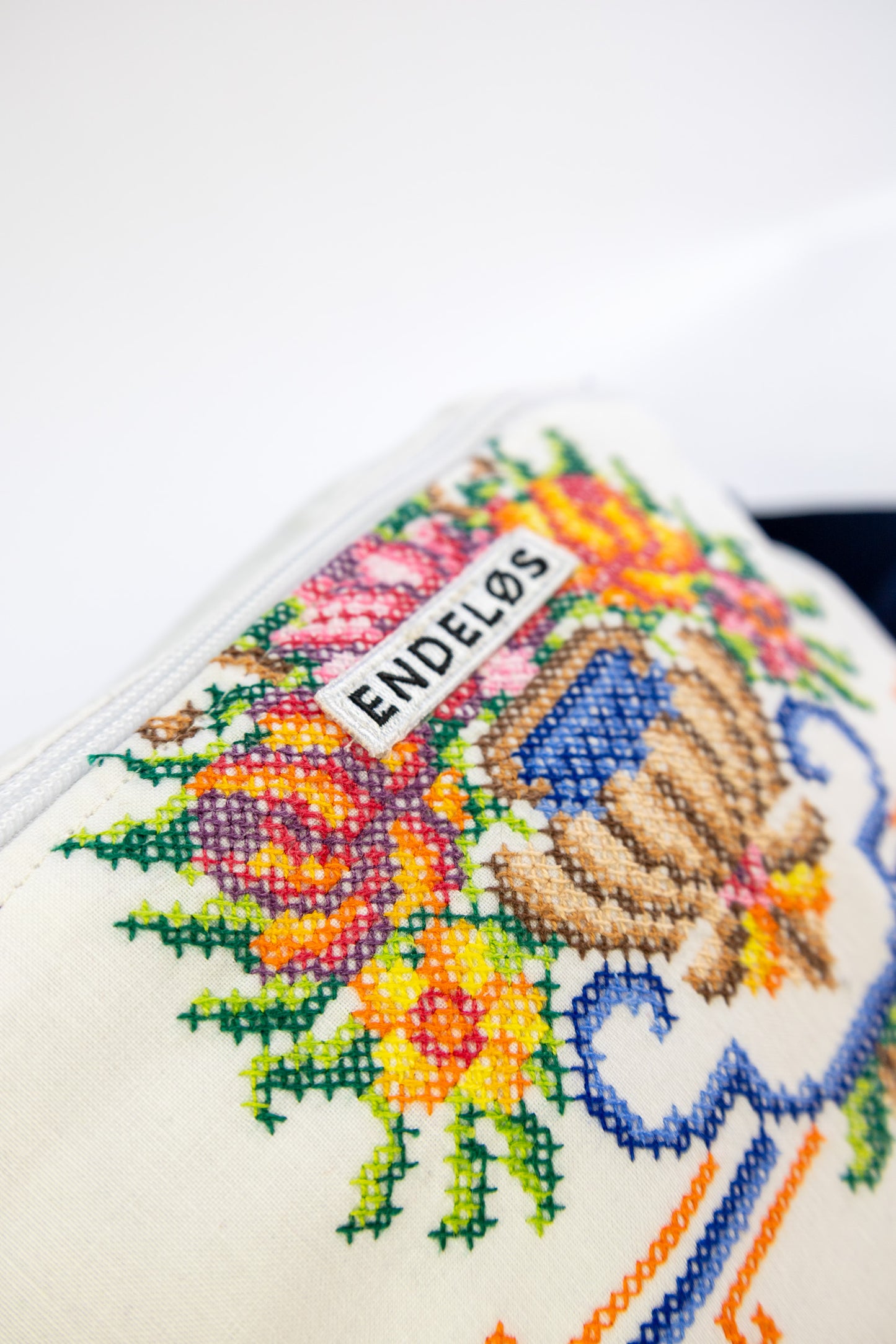 Zoe bag – tas van vintage borduurwerk - kruisstreek boeket