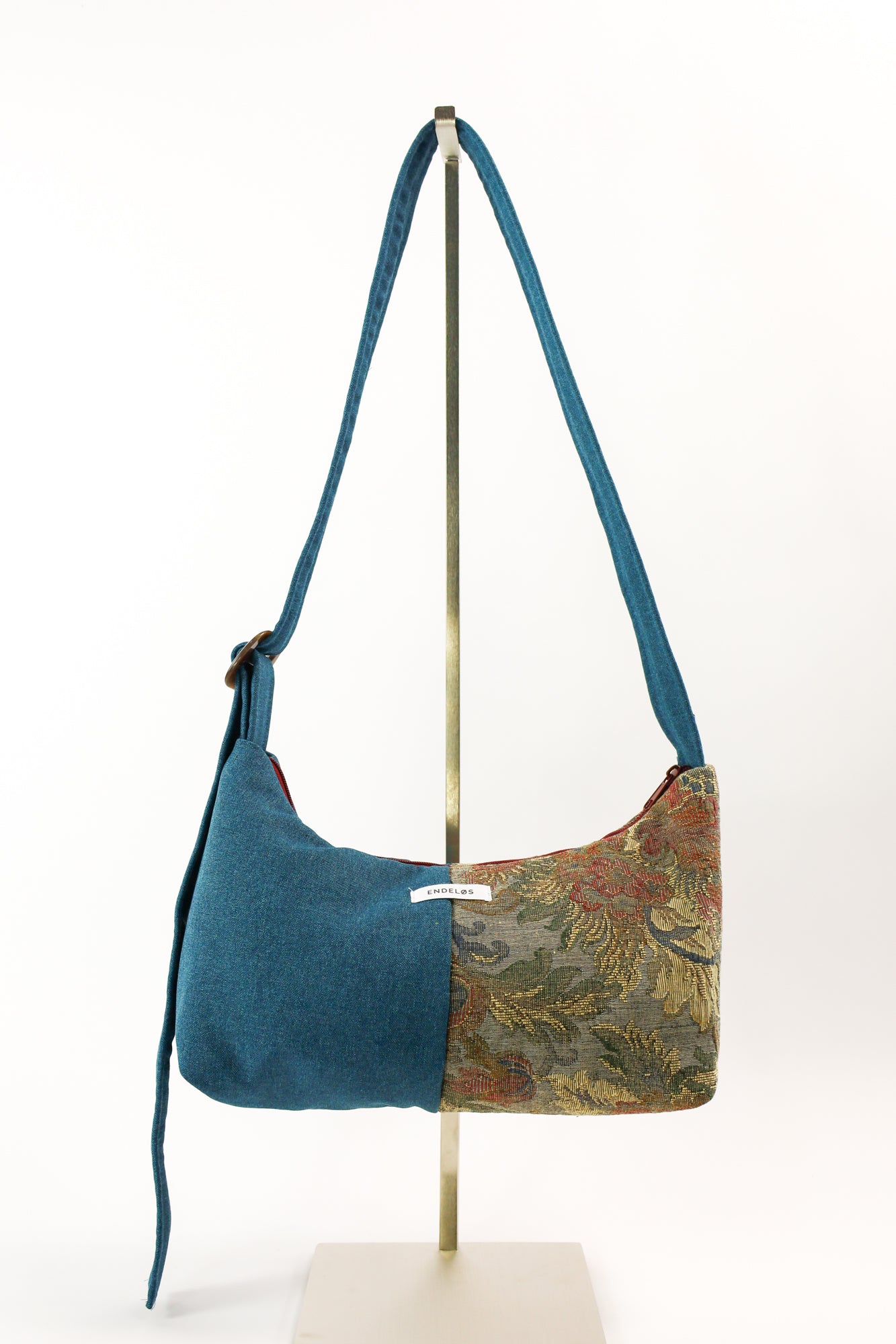 Handgemaakte Demi Bag van gobelin-stof en vintage materialen