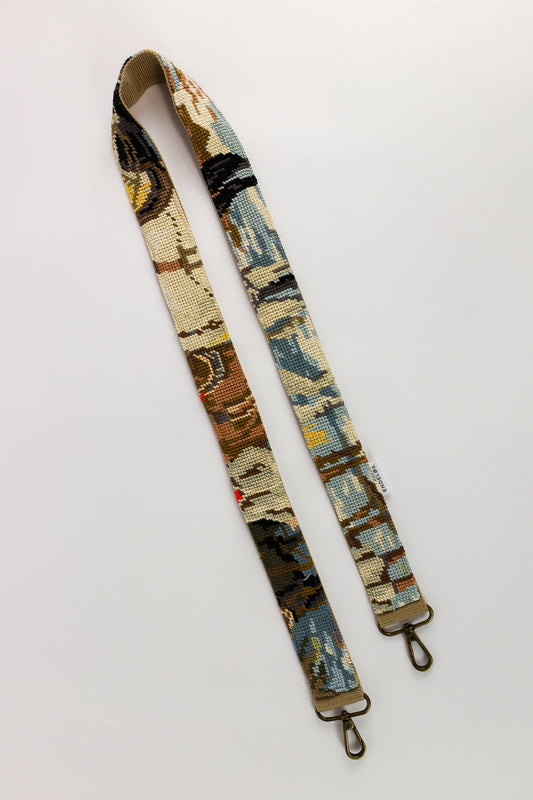 Handgemaakte strap van vintage geborduurd schilderij met drie paarden die hout verslepen, in blauw, wit, bruin en rood.