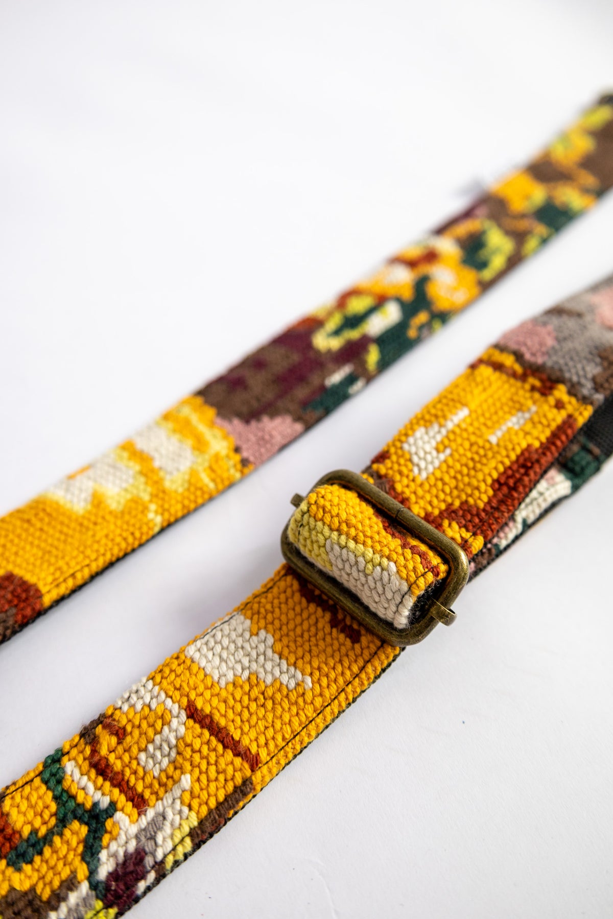 strap van vintage borduurwerk - fruitschaal - verstelbaar
