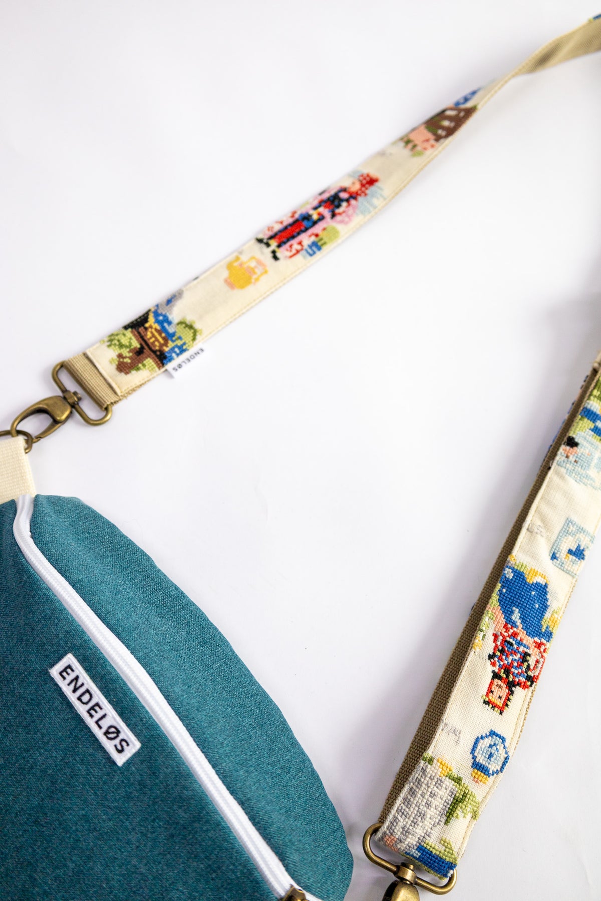 strap van vintage borduurwerk - klederdracht - verstelbaar