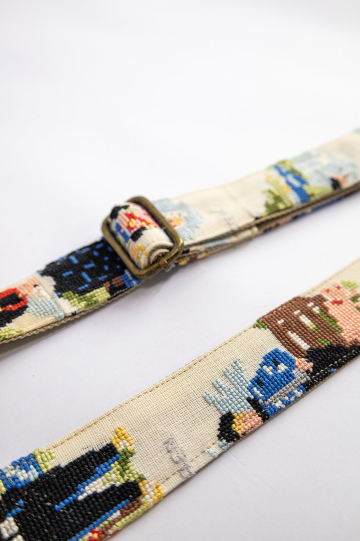 strap van vintage borduurwerk - klederdracht - verstelbaar