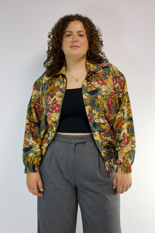 Voorkant van vintage zijden bomberjack met kleurrijke fantasy print