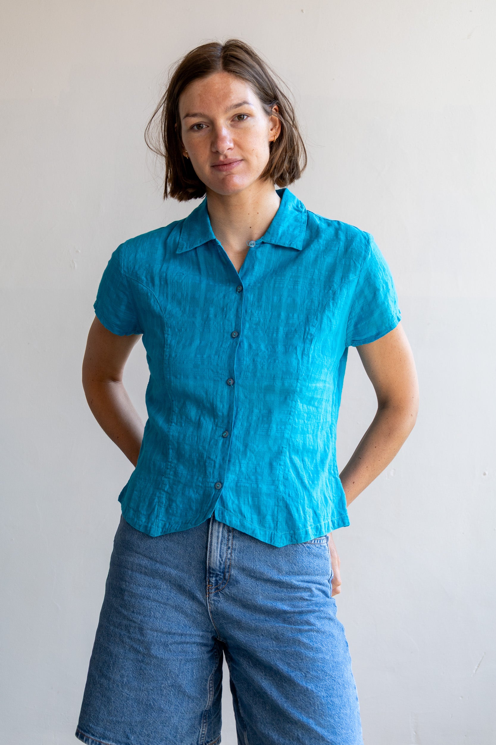vintage aqua blauwe katoenen blouse met korte mouwen
