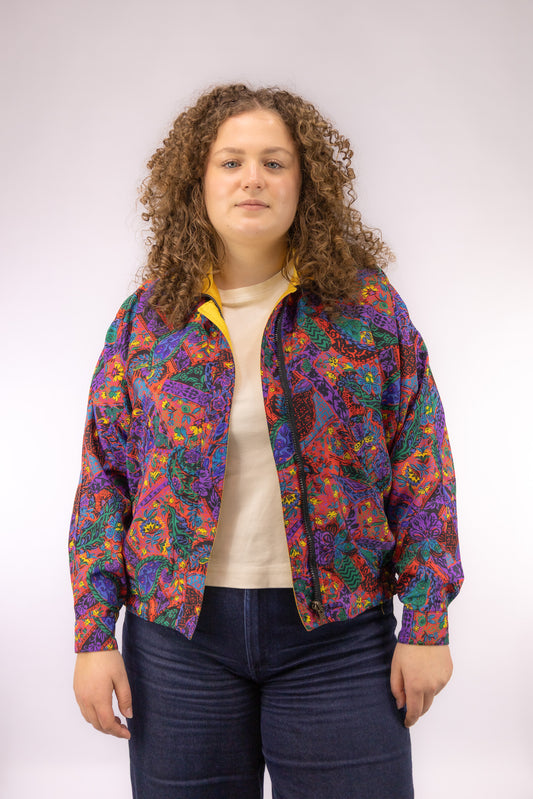 Vintage bomberjack met kleurrijke paisley print en ritsluiting – vooraanzicht