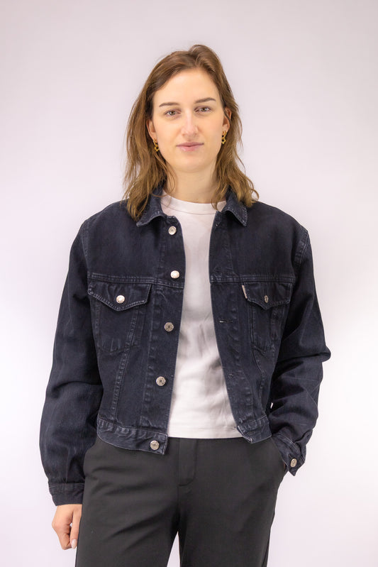 Kort zwart vintage denim jack van 100% katoen – vooraanzicht