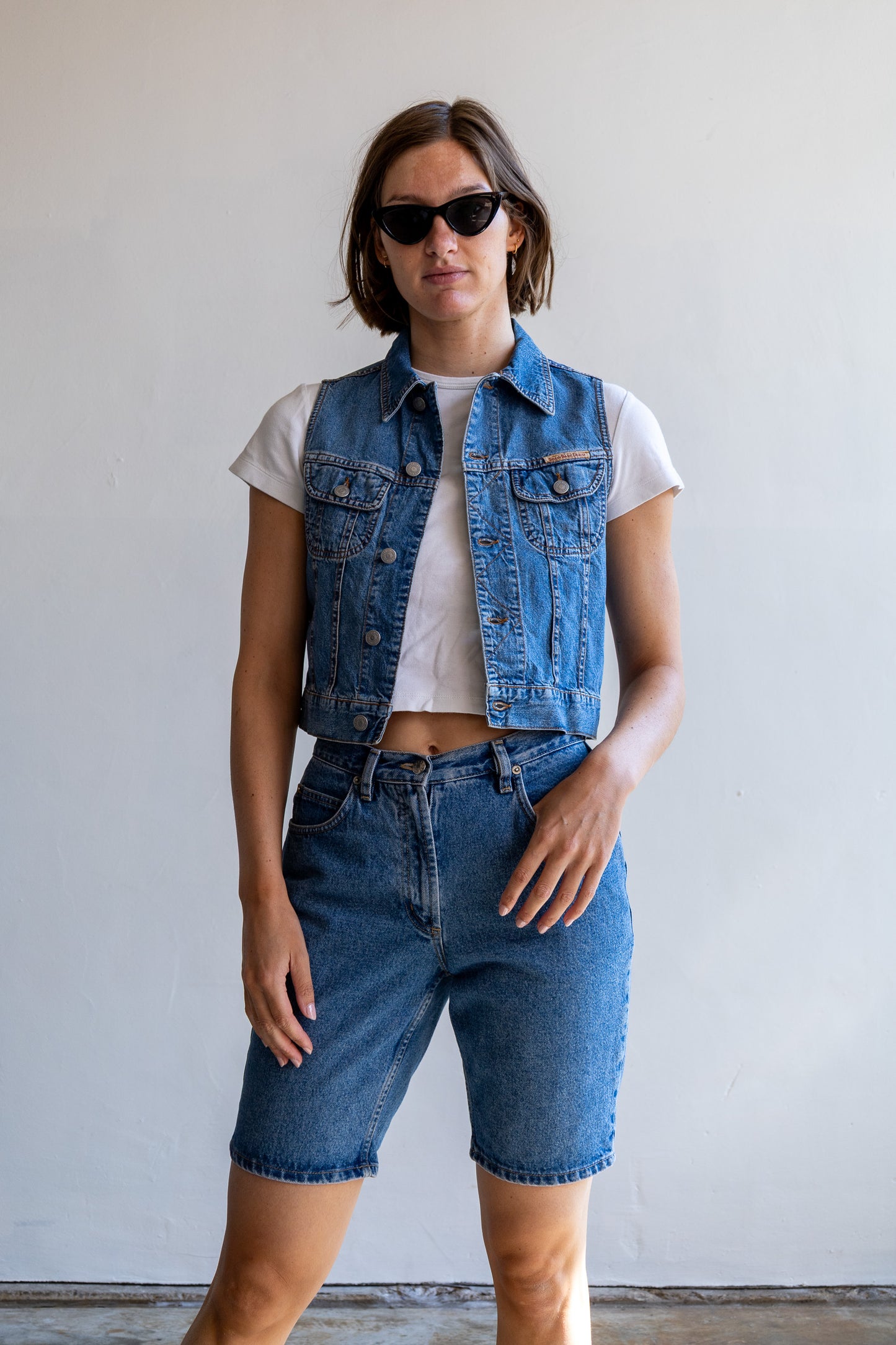 Vintage denim short van 100% katoen met een iets langere pasvorm.