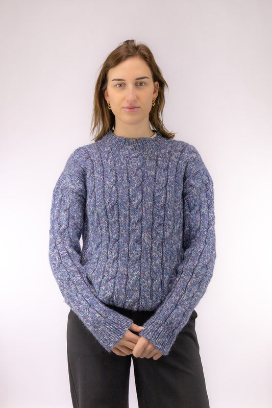 Vintage melange blauwe kabeltrui met ronde hals en slim fit – vooraanzicht