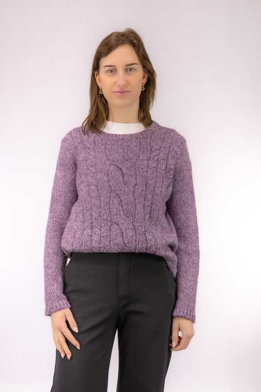Vintage dun gebreide kabeltrui in pastel paarse kleur met licht oversized fit – vooraanzicht