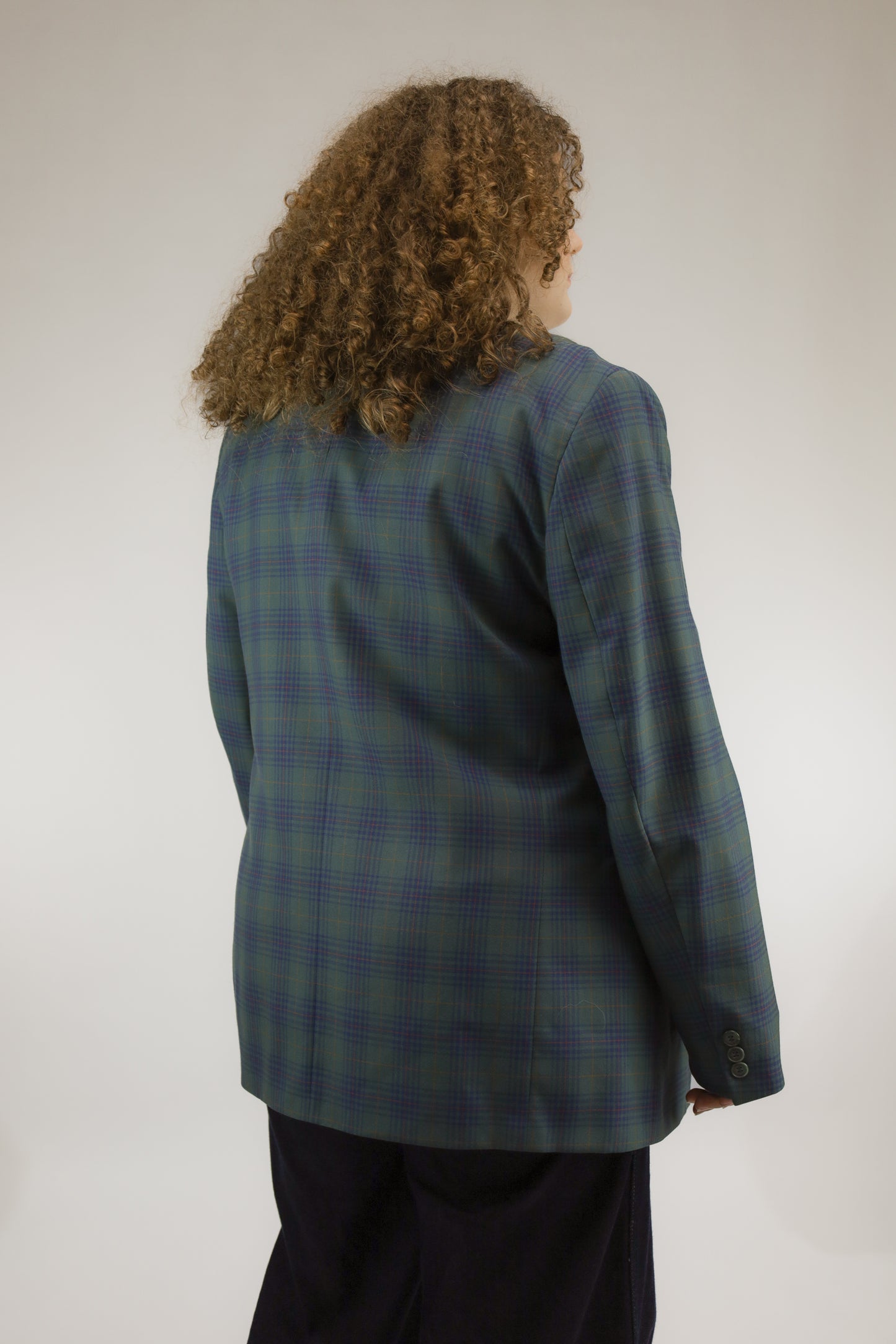 Achteraanzicht van vintage blazer met groene en blauwe check print