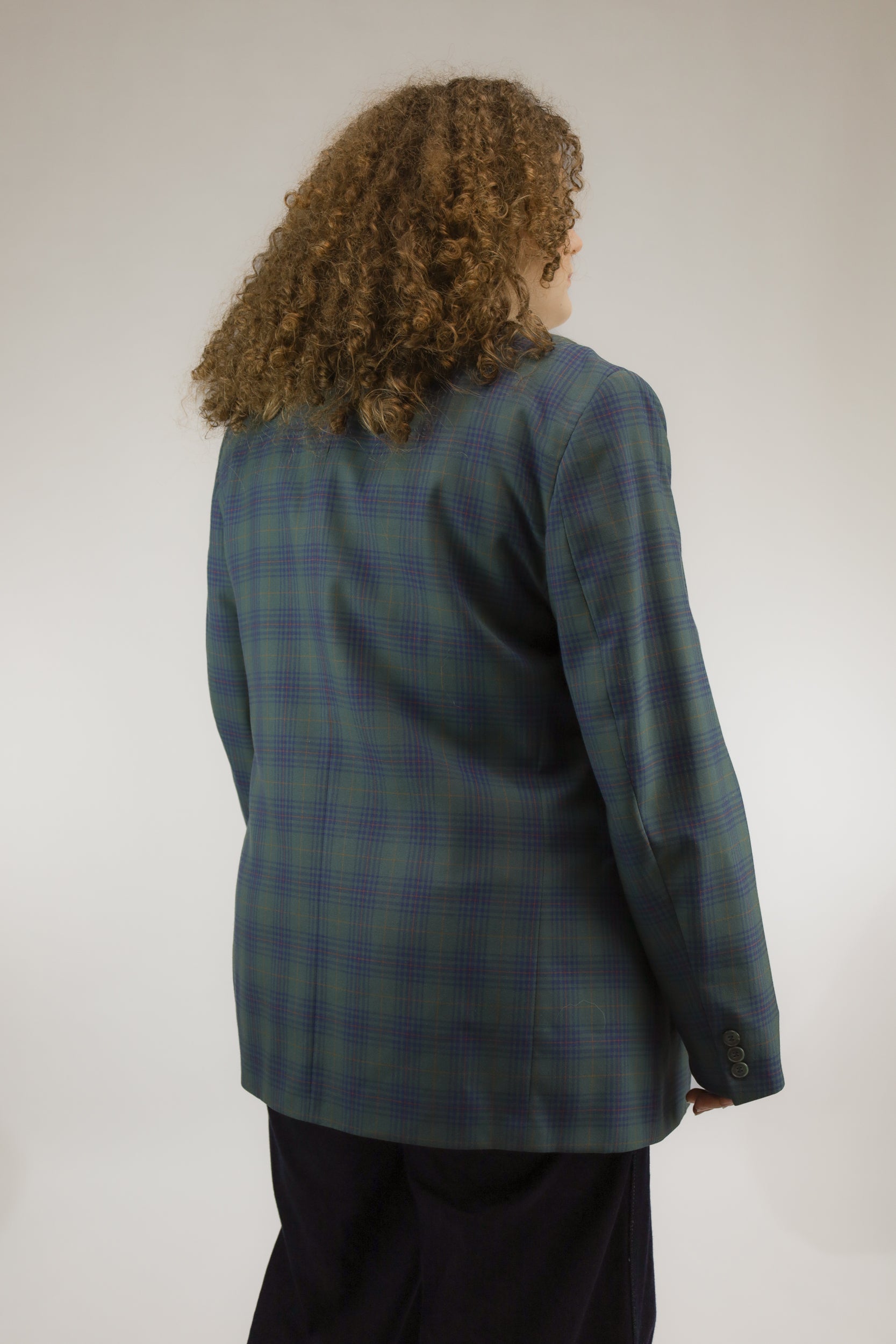 Achteraanzicht van vintage blazer met groene en blauwe check print