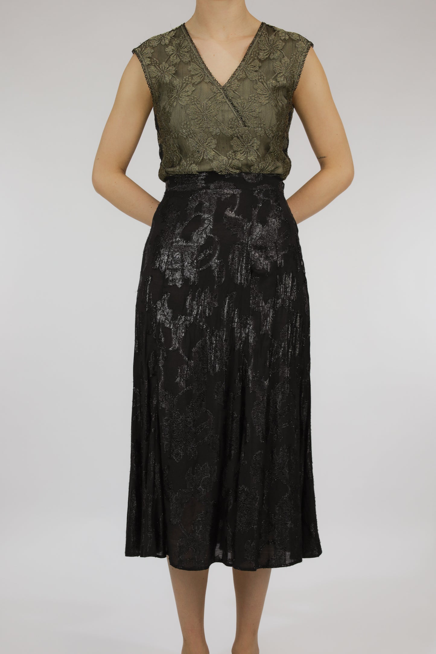 Zwarte vintage jacquard rok met bloemen dessin op kuitlengte, A-lijn model