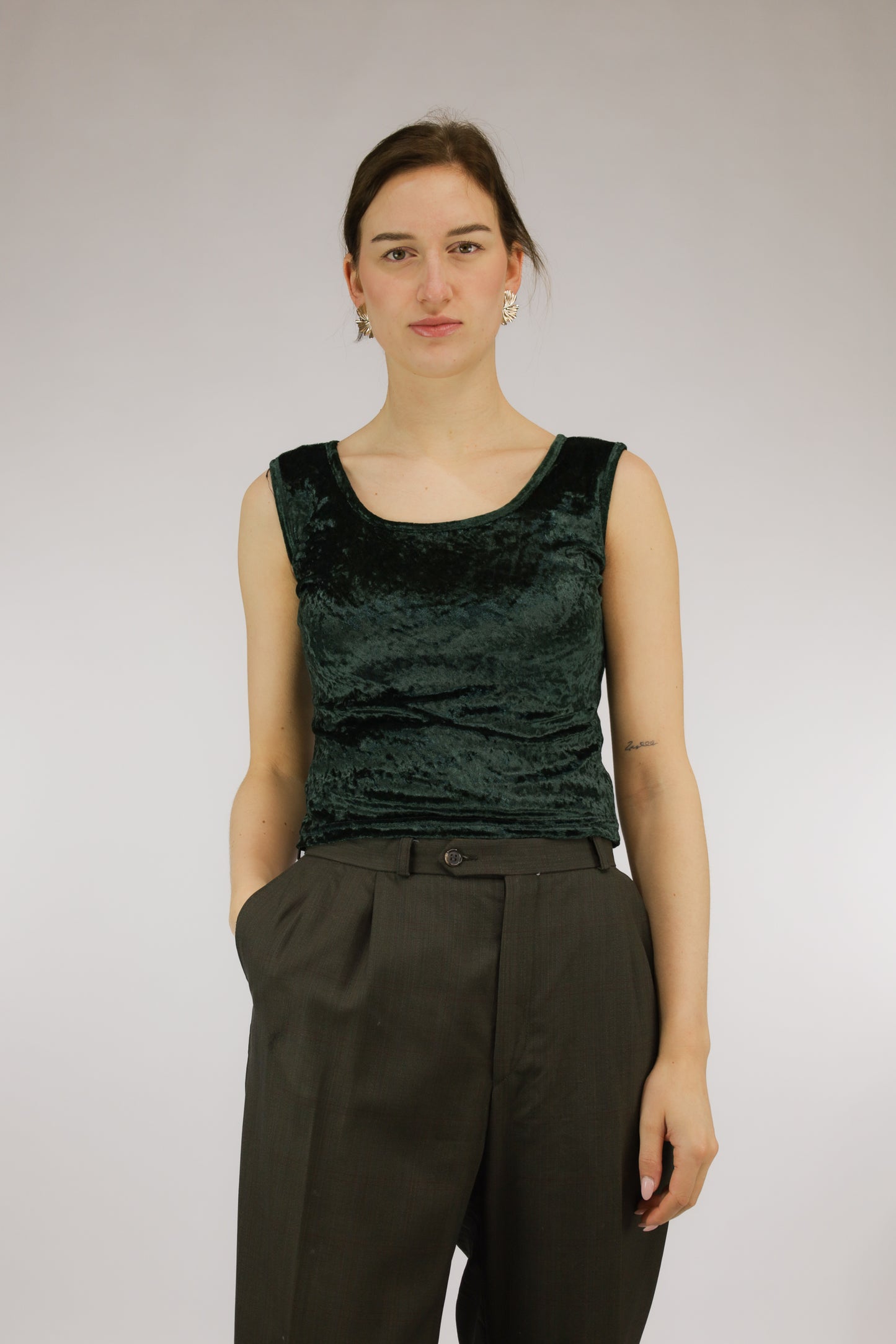 Groene vintage velvet mouwloze top, vooraanzicht