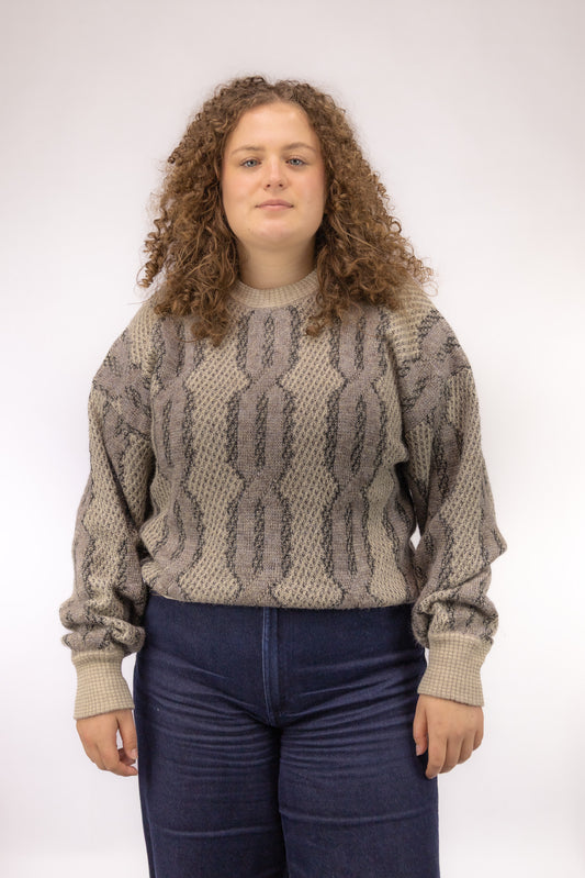 Vintage fantasy knit trui in beige en bruine tinten met ronde hals – vooraanzicht
