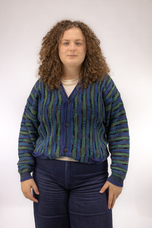 Vintage gebreid vest met blauw en groen streep dessin en knoopsluiting – vooraanzicht