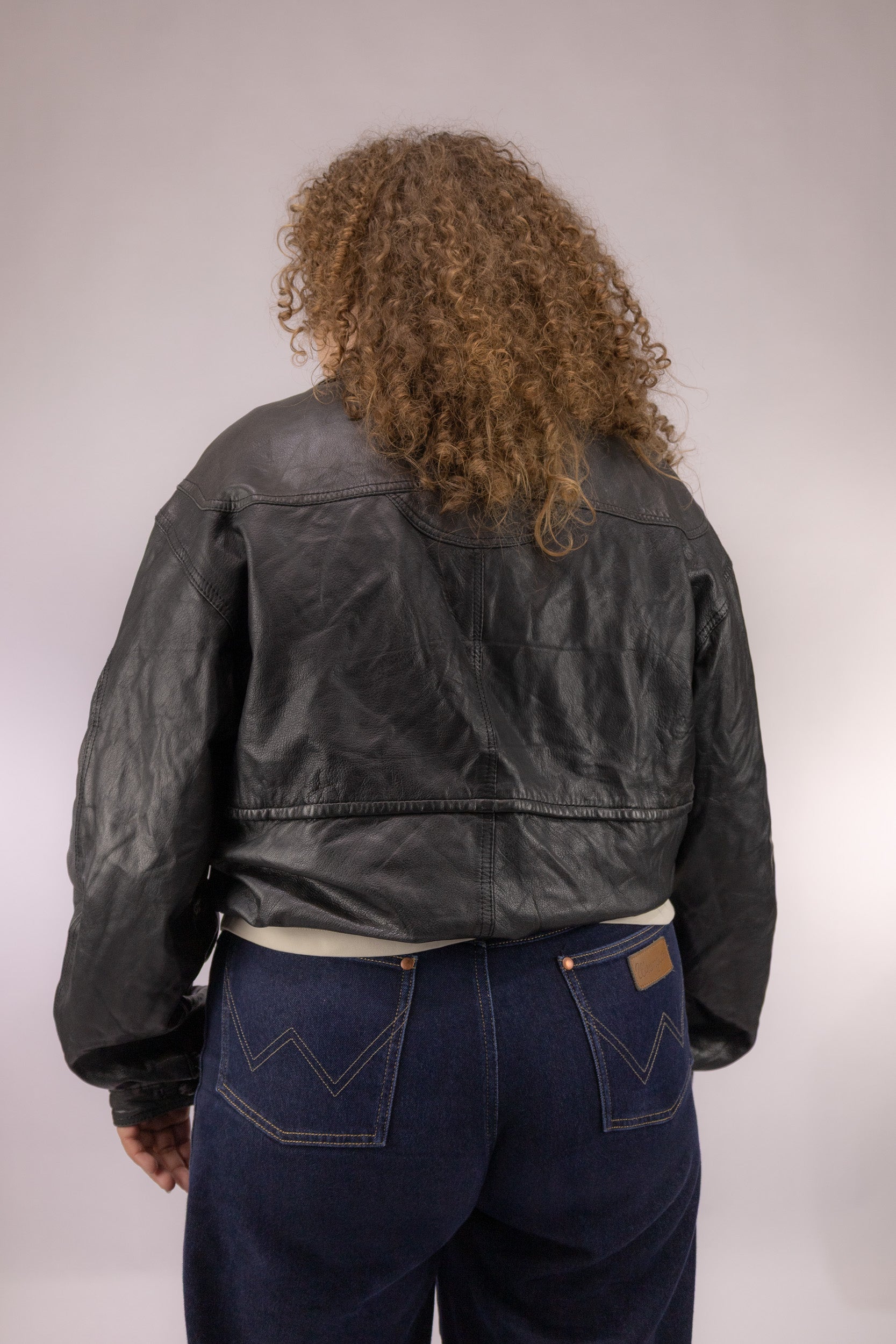 oversized zwarte leren bomber achterkant relaxte pasvorm