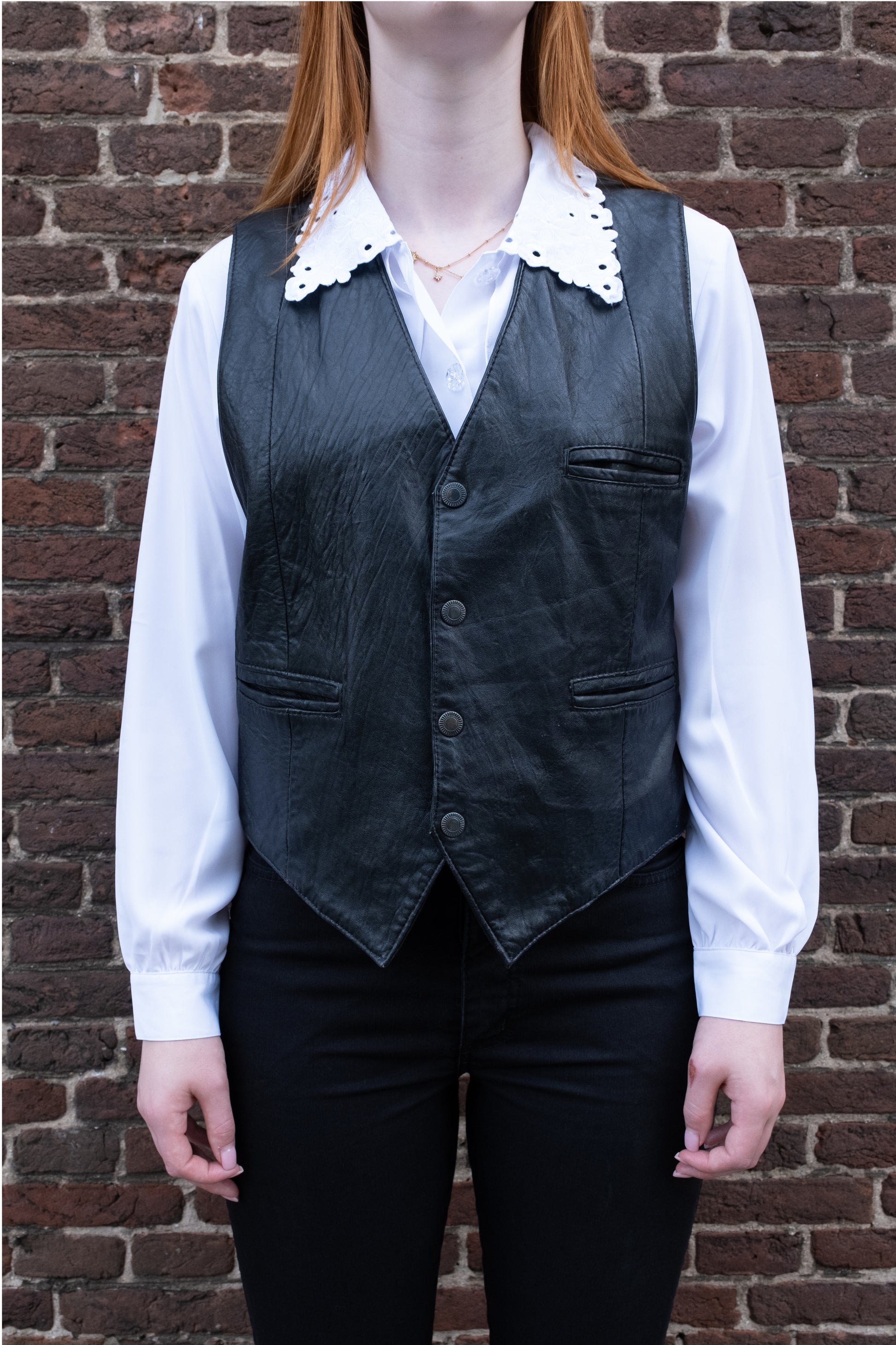 vintage-blouse-kant-leren-gilet-wit-zwart