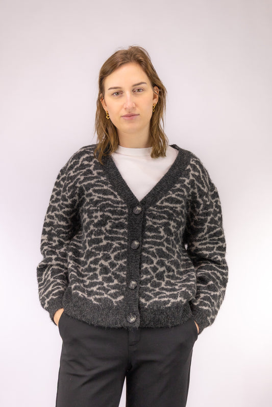 Grijs wit vintage cropped gebreid vest met dierachtige vlekkenprint – vooraanzicht