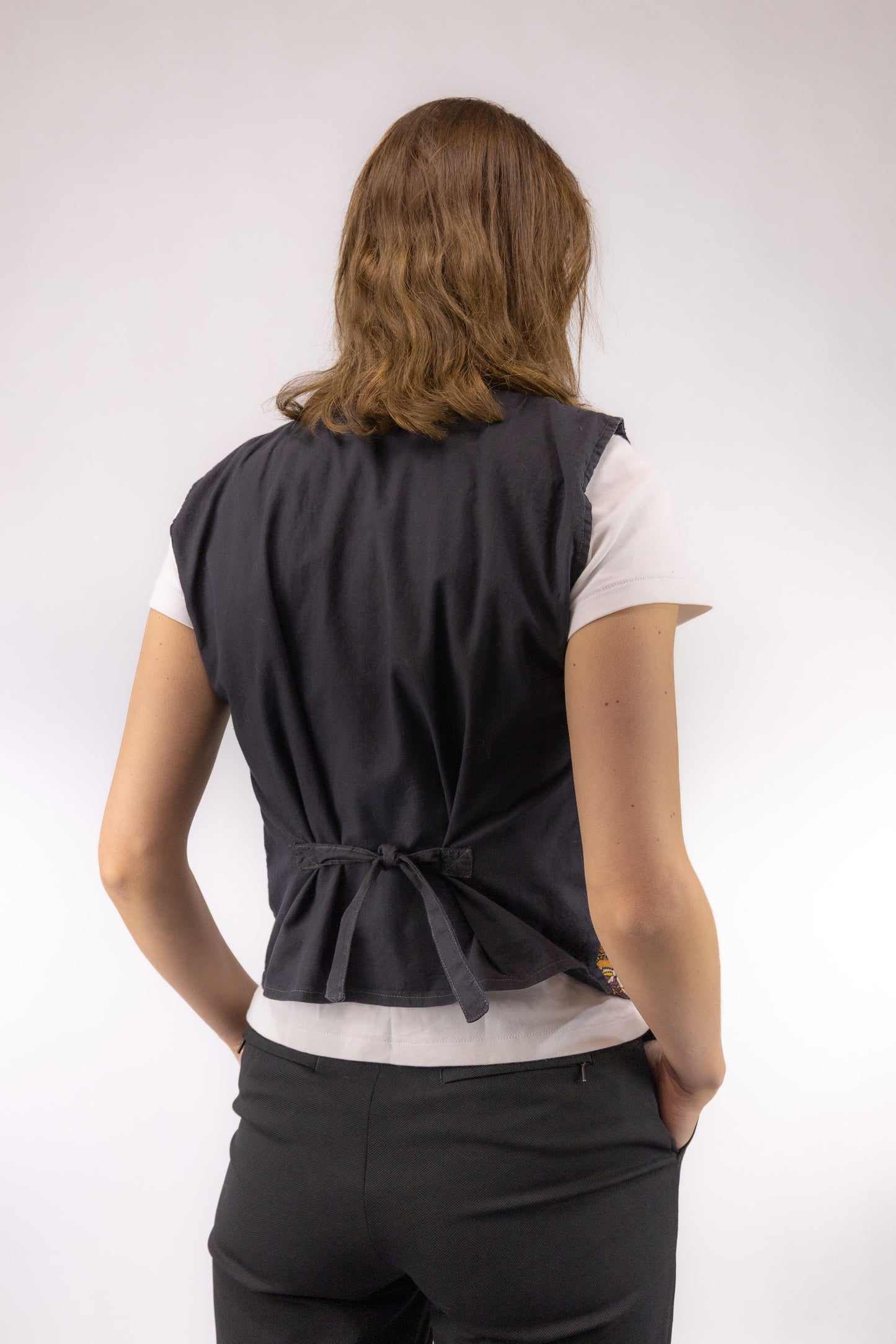 vintage gilet zwart achterpand riempje taille verstelbaar