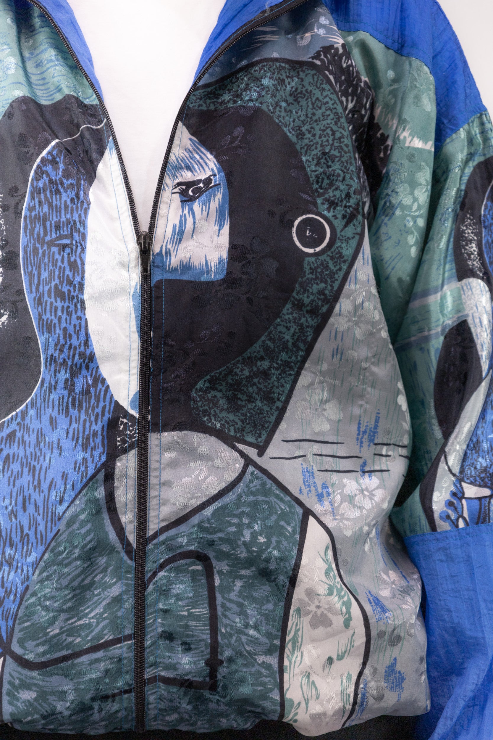 detail bomberjack jacquard geweven stof picasso dessin blauw tinten