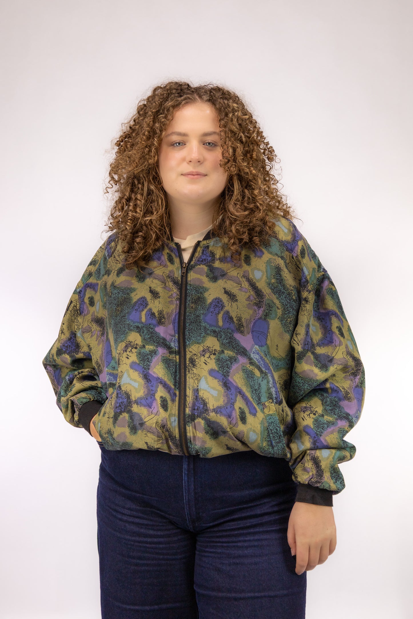 Vintage Robert Stock bomberjack met fantasieprint, oversized model met ritssluiting en steekzakken – vooraanzicht
