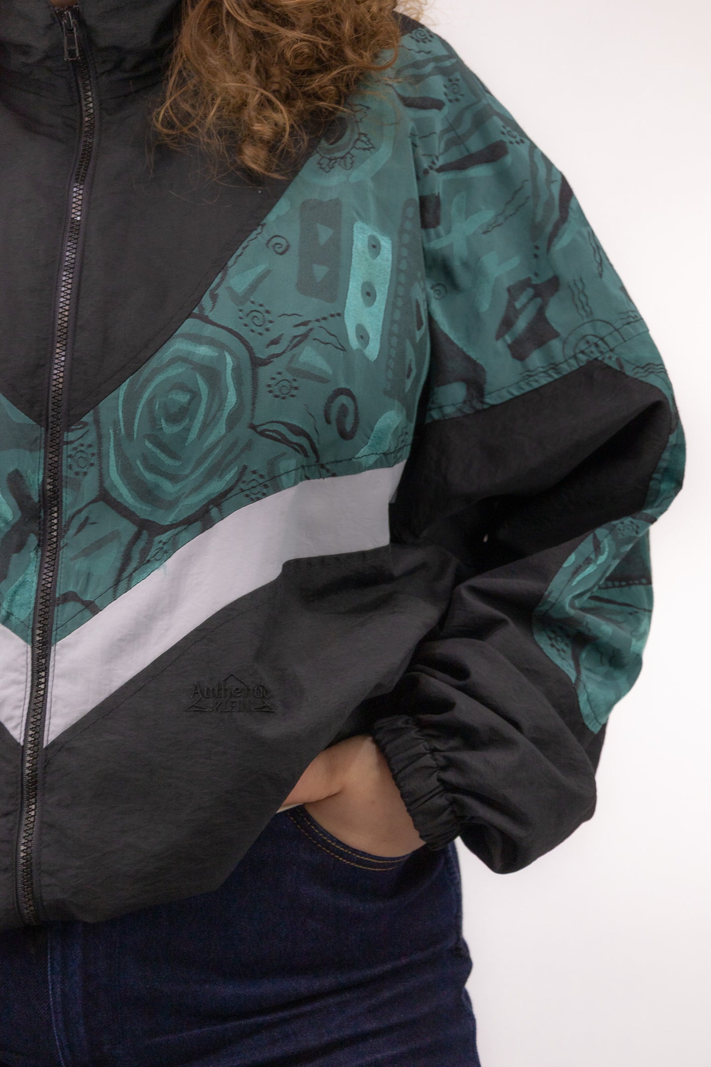 detail jacket jacquard geweven stof groen zwart wit textuur