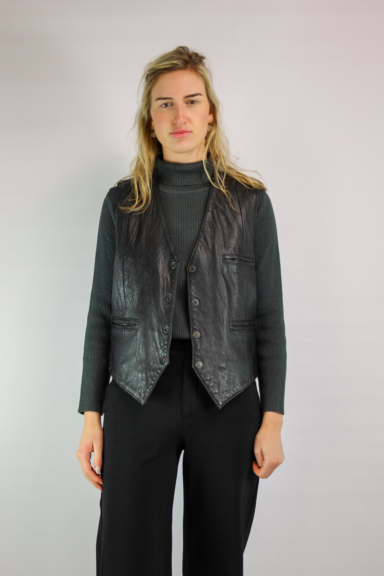 Klassiek zwart lederen vintage gilet met volledige voering.