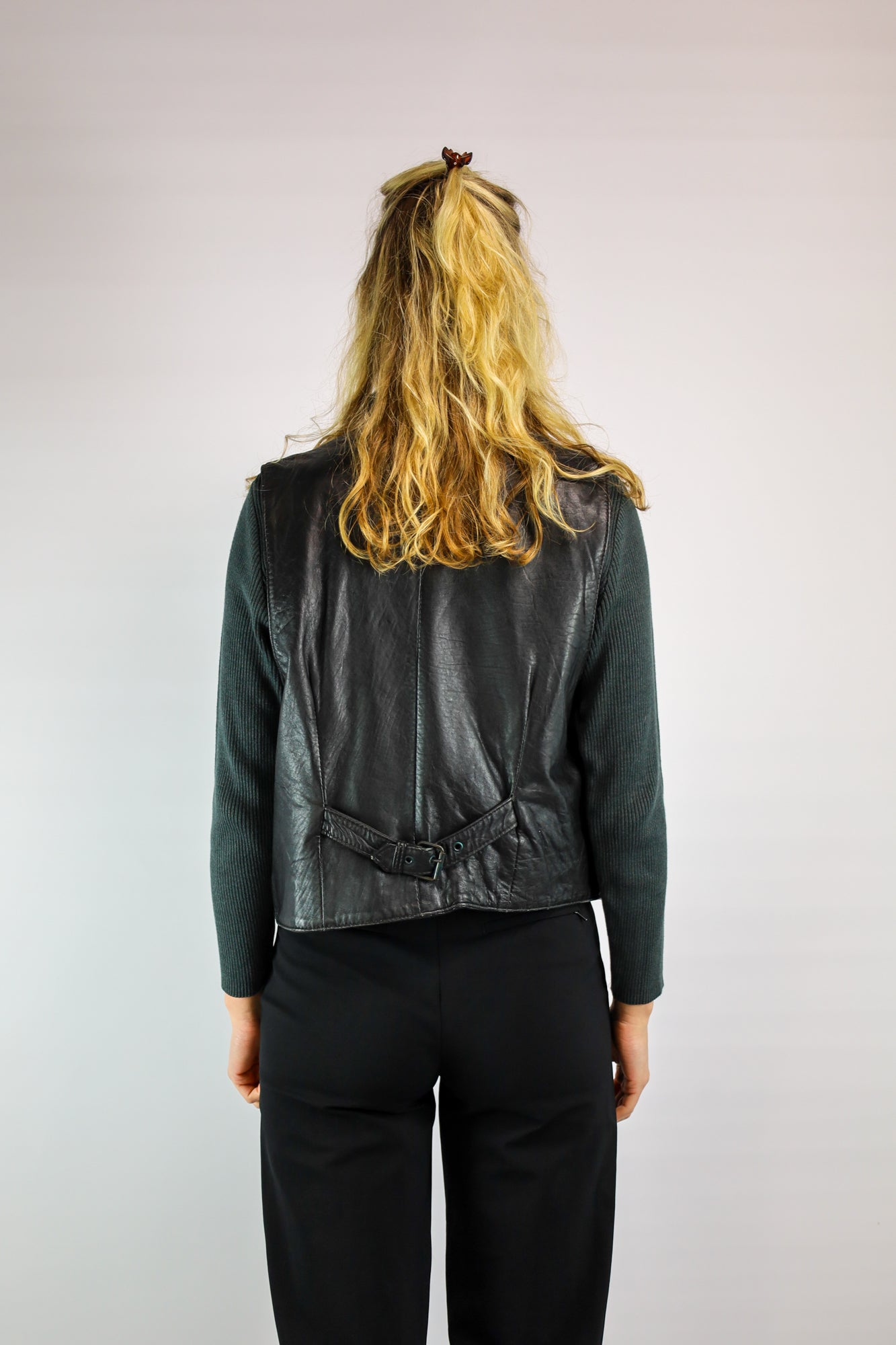 Luxe leren gilet in zwarte kleur, stijlvol en veelzijdig te combineren.
