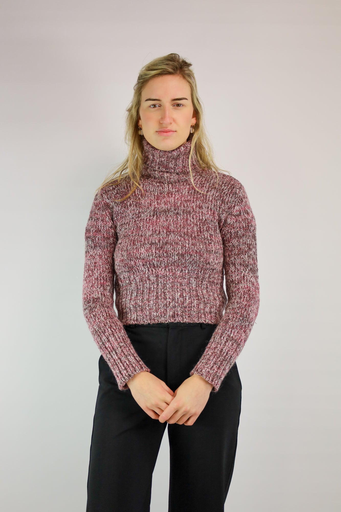 Zachte coltrui in roze melange met tijdloos vintage design.
